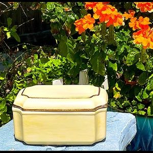 Antique VILLEROY & BOCH solid hand made porcelain and 24kt gold trim trinket box